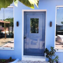 Εξοχική κατοικία στις Αλυκές Δροσιάς Χαλκίδας με ενεργειακά κουφώματα αλουμινίου Elvial