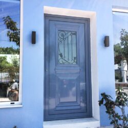 Εξοχική κατοικία στις Αλυκές Δροσιάς Χαλκίδας με ενεργειακά κουφώματα αλουμινίου Elvial