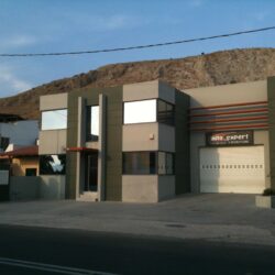 Κουφώματα αλουμινίου σε μεταλλικό κτίριο AutoExpert - Papoutsis