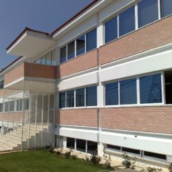 Μεταλλικές και αλουμινένιες κατασκευές στις εγκαταστάσεις Medicon Hellas στον Γέρακα Αττικής