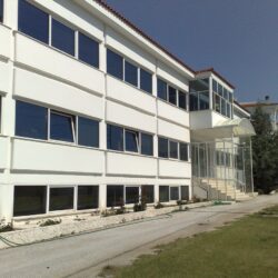 Μεταλλικές και αλουμινένιες κατασκευές στις εγκαταστάσεις Medicon Hellas στον Γέρακα Αττικής