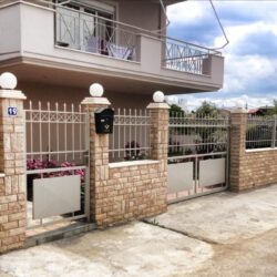 Κατοικία στον Άγιο Νικόλαο Μπούρτζι Χαλκίδας με κουφώματα αλουμινίου Europa