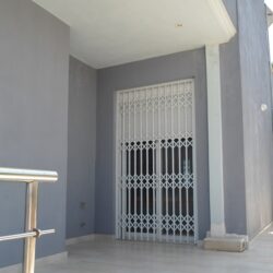 Παραθαλάσσια εξοχική κατοικία στην παραλία Μουρτερή Ευβοίας με κουφώματα αλουμινίου