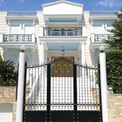 Πολυτελής βίλα στην Πεντέλη με κουφώματα αλουμινίου υψηλών προδιαγραφών