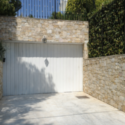 Γκαραζόπορτα υψηλής αντοχής σε Πολυτελή βίλα στην Πεντέλη