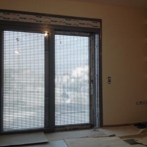 Ενεργειακά κουφώματα αλουμινίου Europa Hybrid σε νεόδμητη οικία στη Νέα Αρτάκη