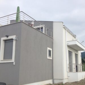 Ενεργειακά κουφώματα αλουμινίου Europa Hybrid σε νεόδμητη οικία στη Νέα Αρτάκη