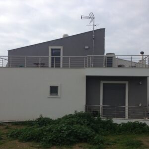 Ενεργειακά κουφώματα αλουμινίου Europa Hybrid σε νεόδμητη οικία στη Νέα Αρτάκη