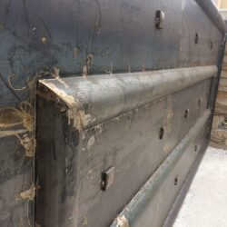 Μεταλλική αυλόπορτα με χειροποίητο σχέδιο