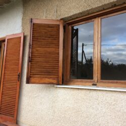 Φθαρμένα ξύλινα κουφώματα πριν την αντικατάσταση