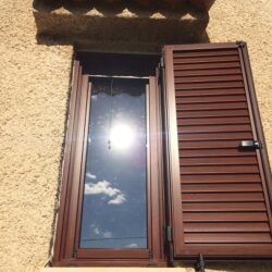 Νέα Ενεργειακά κουφώματα αλουμινίου σε απόχρωση ξύλου Καρυδιά παραδοσιακή κατοικία στην Αμάρυνθο