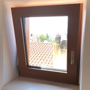 Αντικατάσταση παλαιών ξύλινων κουφωμάτων με ενεργειακά αλουμινίου σε διαμέρισμα στο Χαλάνδρι