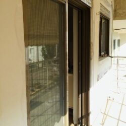 Συρόμενα επάλληλα κουφώματα ESS 47 Hybrid σε χρώμα RAL 7006