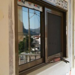 Συρόμενα επάλληλα κουφώματα ESS 47 Hybrid σε χρώμα RAL 7006