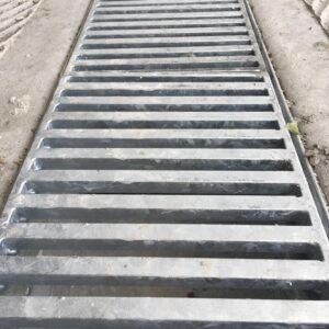 Μεταλλικές σχάρες φρεατίων και καναλιών συλλογής ομβρίων