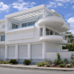 Ενεργειακά κουφώματα αλουμινίου Europa σε μοντέρνα οικία στη Χαλκίδα