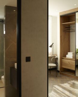 Minimal Ξενοδοχειακή Αρχιτεκτονική με Ενεργειακά Κουφώματα στον Πειραιά The Port Square Hotel