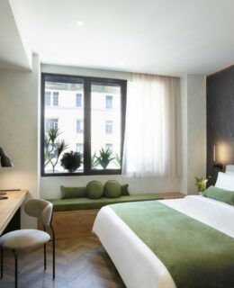 Minimal Ξενοδοχειακή Αρχιτεκτονική με Ενεργειακά Κουφώματα στον Πειραιά The Port Square Hotel