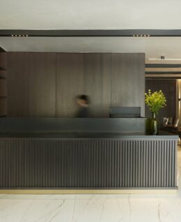 Σύγχρονος σχεδιασμός lobby The Port Square Hotels