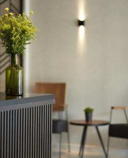 Σύγχρονος σχεδιασμός lobby The Port Square Hotels