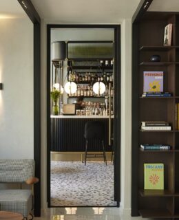 Σύγχρονος σχεδιασμός lobby The Port Square Hotels