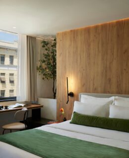 Minimal Ξενοδοχειακή Αρχιτεκτονική με Ενεργειακά Κουφώματα στον Πειραιά The Port Square Hotel