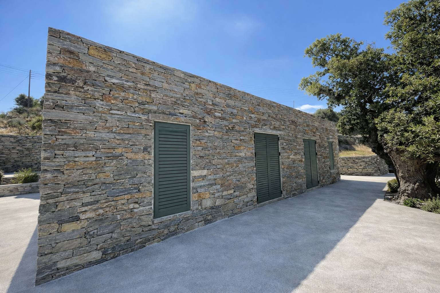 Παραδοσιακή πετρόχτιστη κατοικία στην Κέα με κουφώματα αλουμινίου