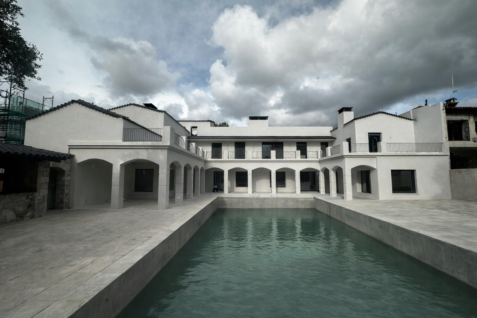 Ενεργειακά κουφώματα αλουμινίου Europa Hybrid σε πολυτελή κατοικία στην Κηφισιά